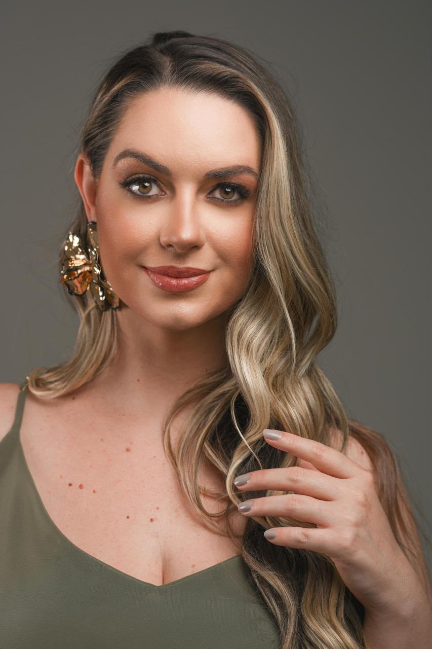 Dra. Fernanda Flores